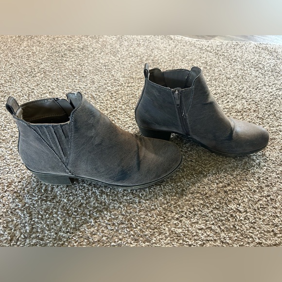 ‼️SOLD‼️ Women’s Ankle Boots size 8M - Picture 2 of 4